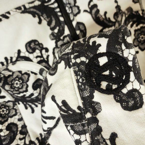 Lululemon Scuba Hoodie - StretchLaceoflage Polar Cream Black. Sz 8 - Picture 8 of 9